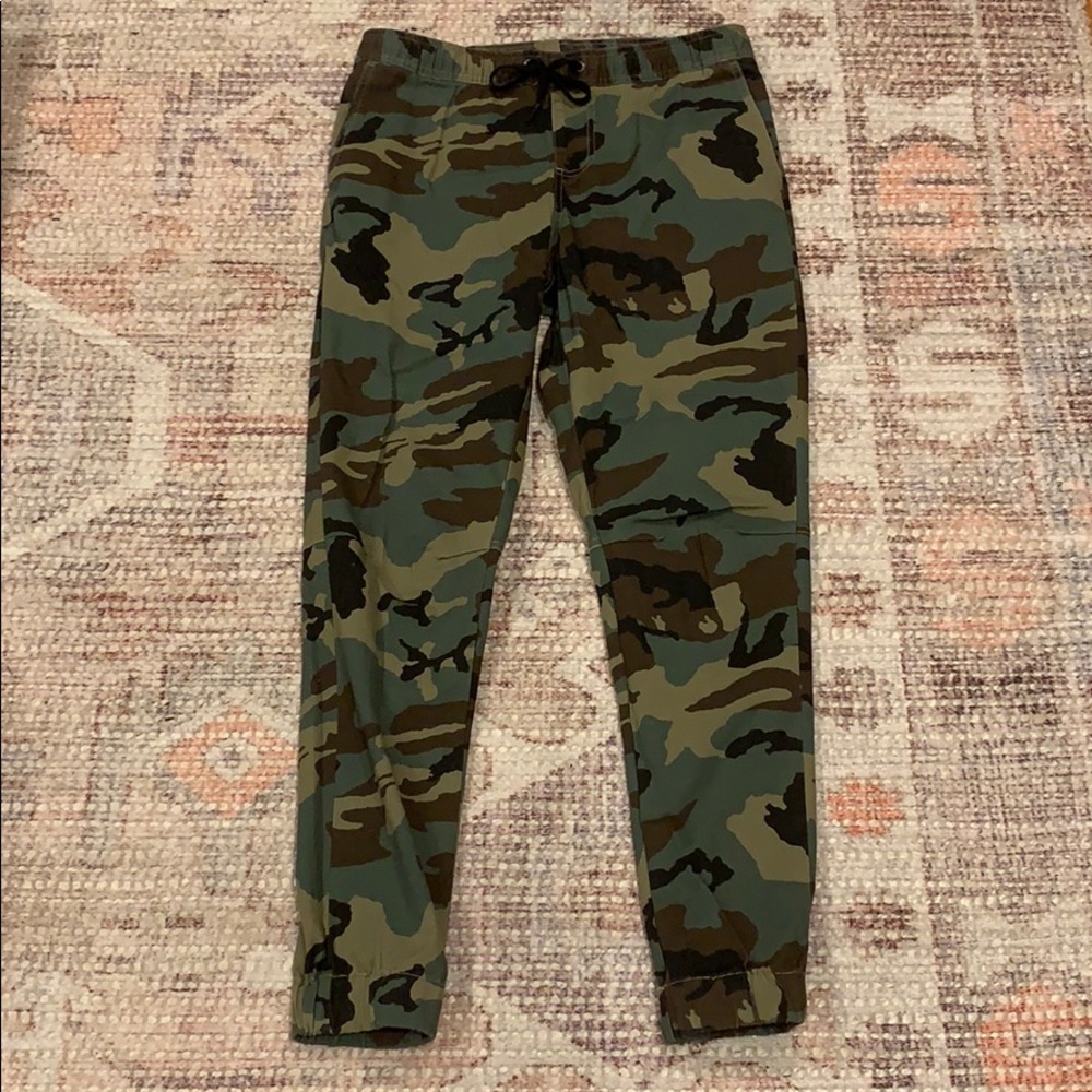 Camo Cargo Pants 💚